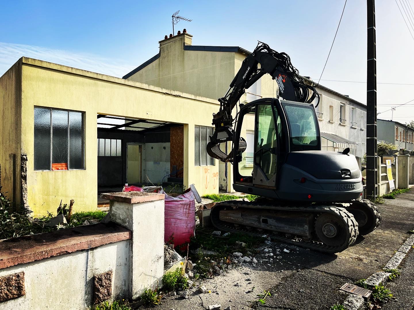 7EAEF20B-DD5C-42EF-9D83-594A27E8CC67 2